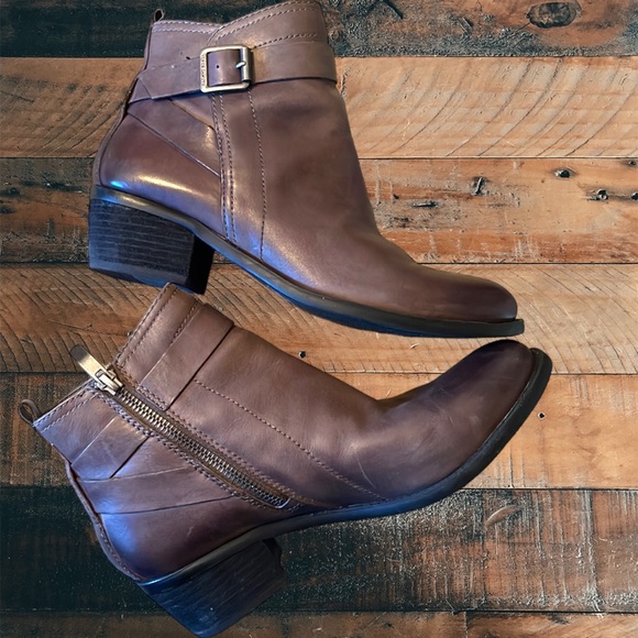 Vince size 8 bootie - Picture 3 of 4